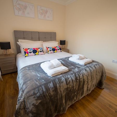 London Heathrow Serviced Apartments Ashford  외부 사진
