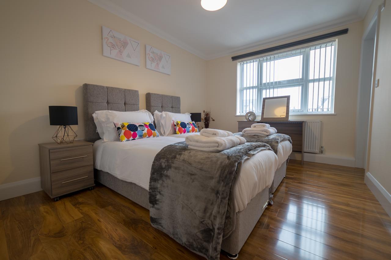 London Heathrow Serviced Apartments Ashford  외부 사진