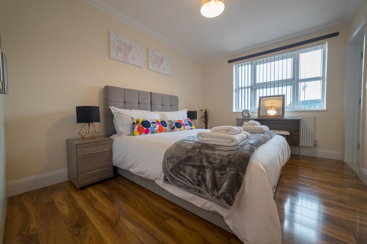 London Heathrow Serviced Apartments Ashford  외부 사진