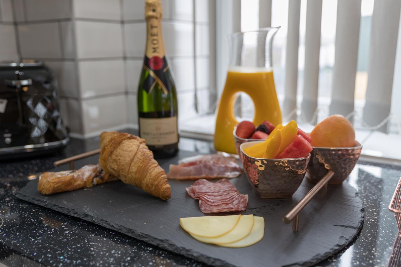 London Heathrow Serviced Apartments Ashford  외부 사진