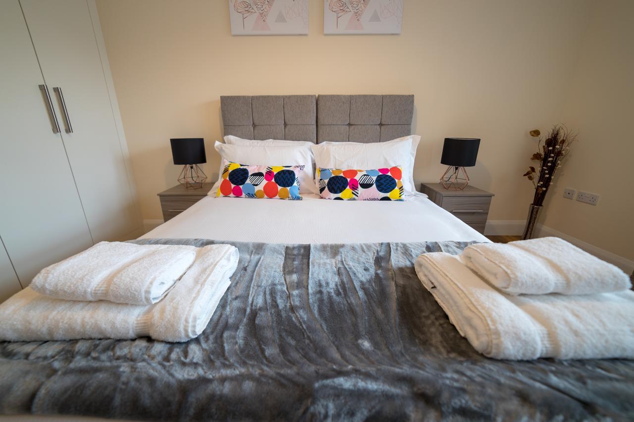 London Heathrow Serviced Apartments Ashford  외부 사진