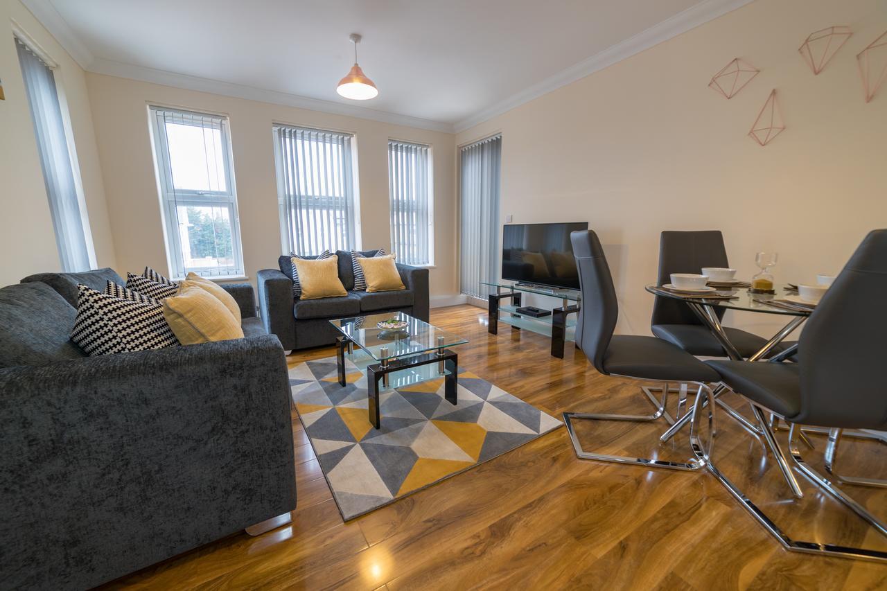 London Heathrow Serviced Apartments Ashford  외부 사진