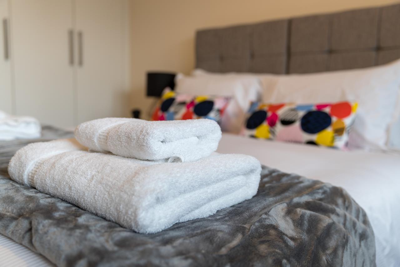 London Heathrow Serviced Apartments Ashford  외부 사진